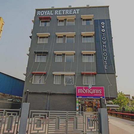 Super Townhouse The Royal Retreat Hotel Garui Exterior photo