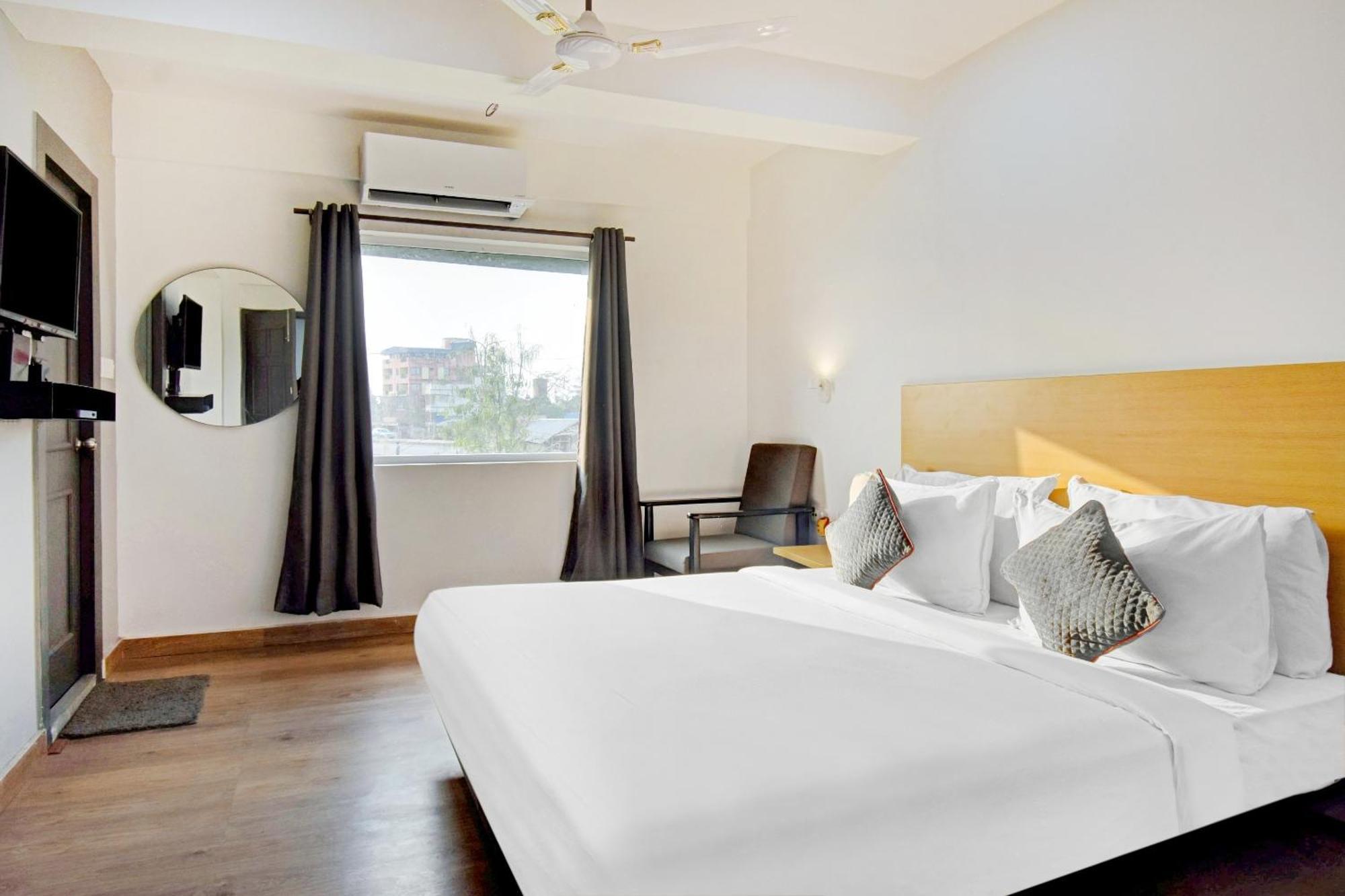 Super Townhouse The Royal Retreat Hotel Garui Exterior photo