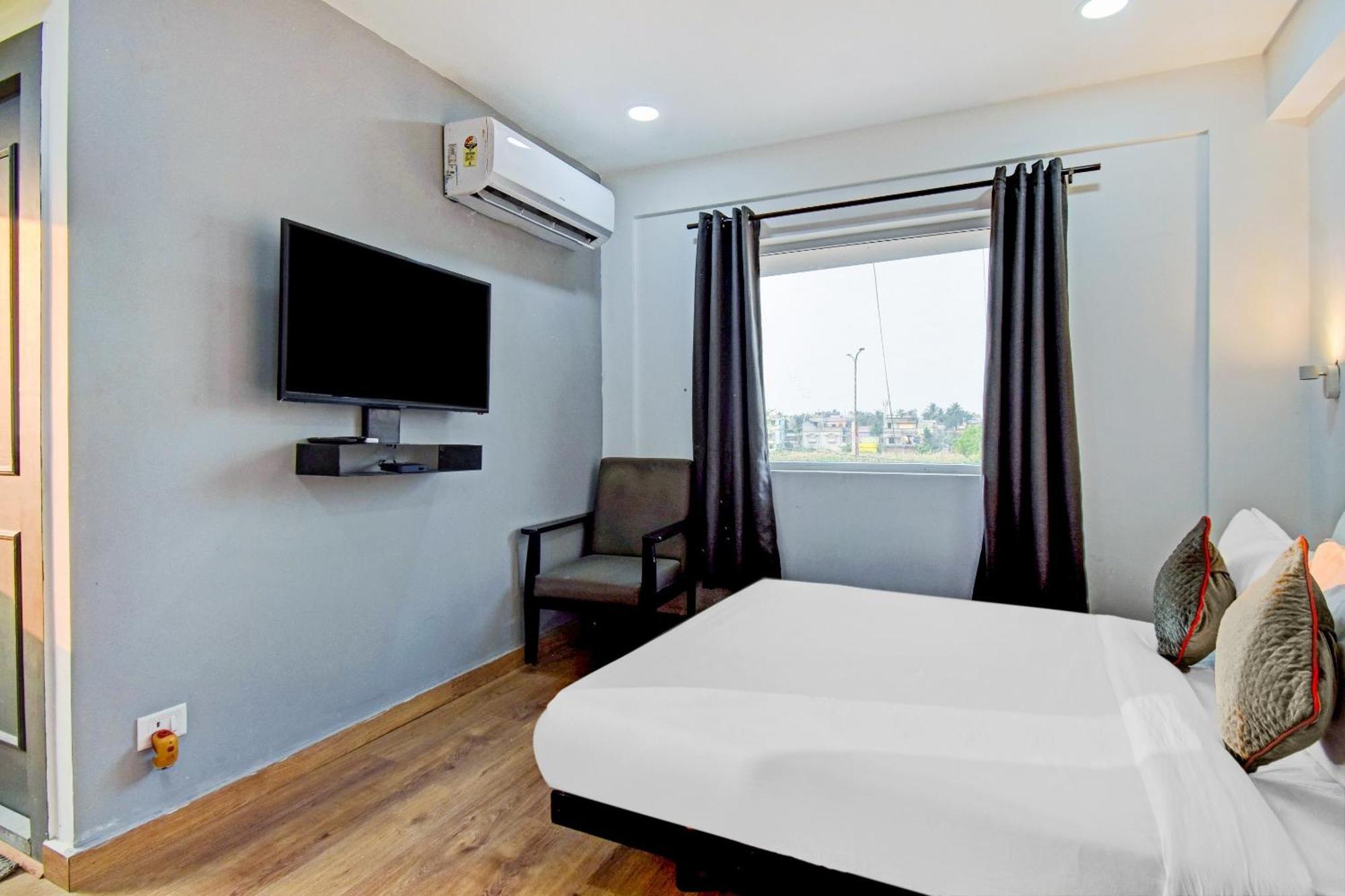 Super Townhouse The Royal Retreat Hotel Garui Exterior photo