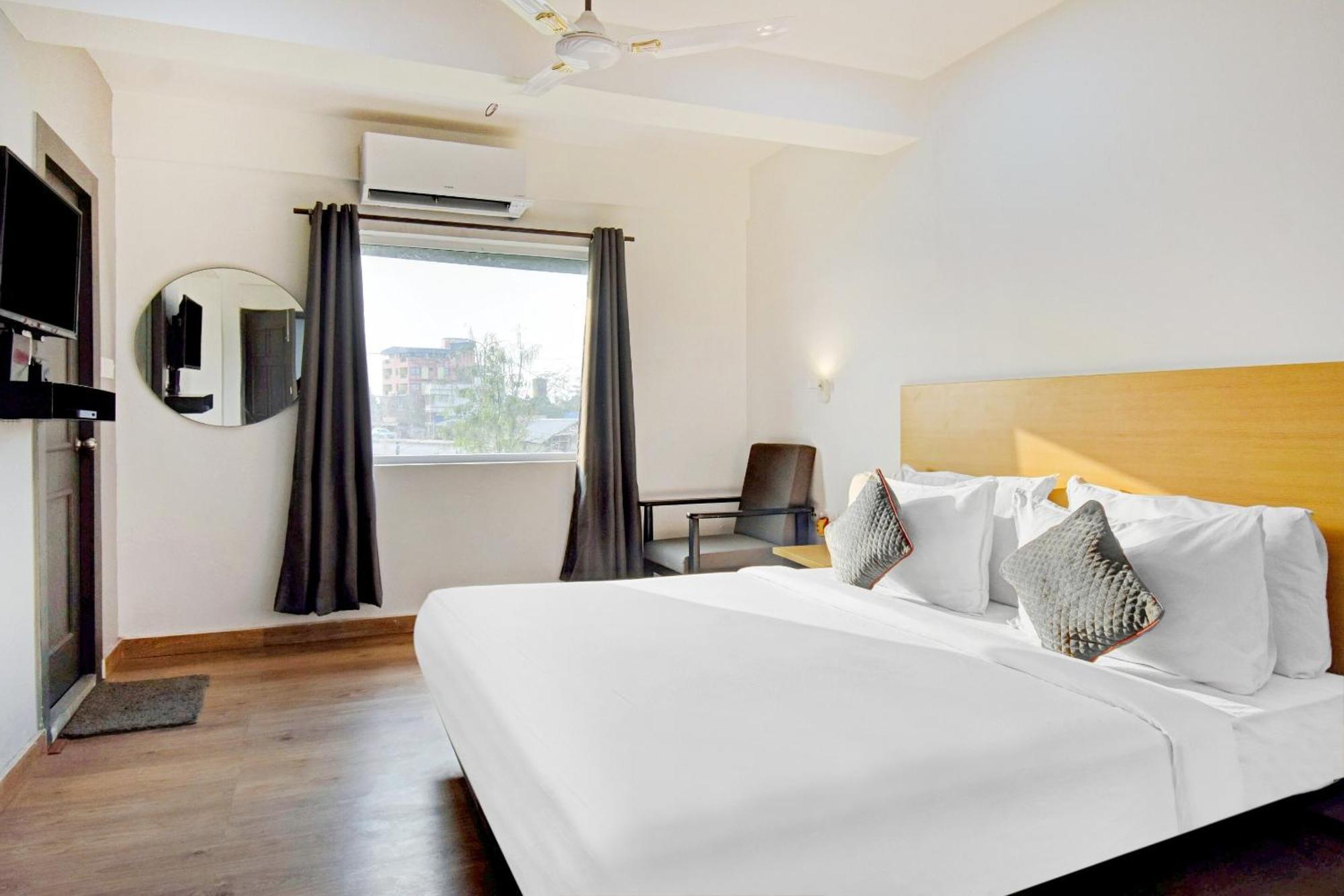 Super Townhouse The Royal Retreat Hotel Garui Exterior photo